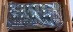 2x Moog MOTHER 32 analoge synthesizer + rek, Muziek en Instrumenten, Synthesizers, Overige merken, Met midi-aansluiting, Zo goed als nieuw