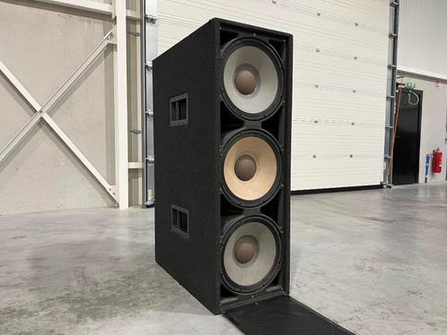 Sound Projects SP3-15 3x15" powered sub, Audio, Tv en Foto, Luidsprekerboxen, Gebruikt, Subwoofer, 120 watt of meer, Ophalen of Verzenden