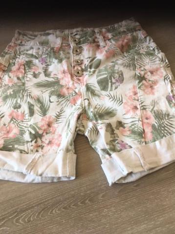 short, fleuri, MyHailys, xs, Enlèvement ou Envoi, Comme neuf, Fille, MyHailys