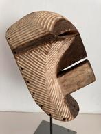 Masque Songye Luna Kifwebe, collection privée. Matadi, Envoi