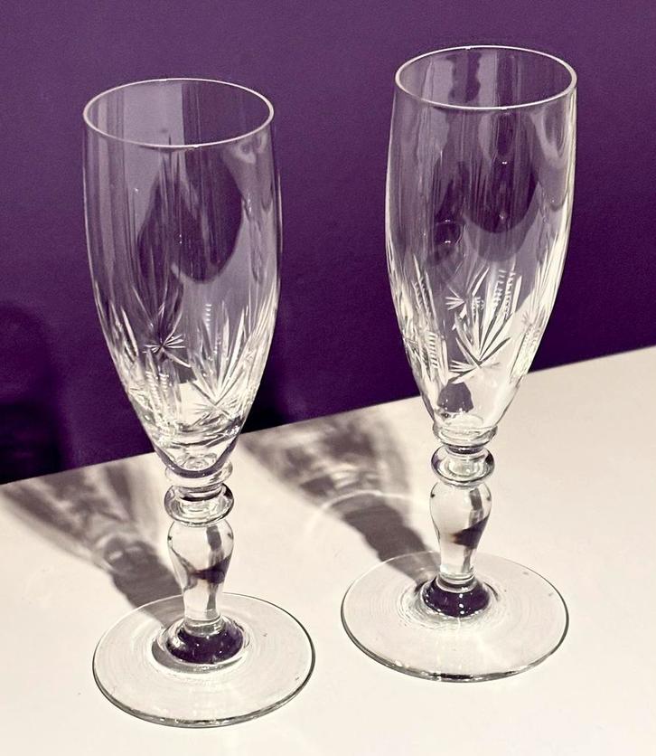 Lot de 2 flûtes à champagne  en véritable cristal taillé, Antiek en Kunst, Antiek | Glaswerk en Kristal, Ophalen