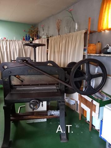 Industriële Snijmachine beschikbaar voor biedingen