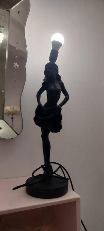 Pin up girl vintage zwarte tafellamp  beschikbaar voor biedingen