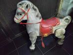 Oud speelgoed: metalen paard