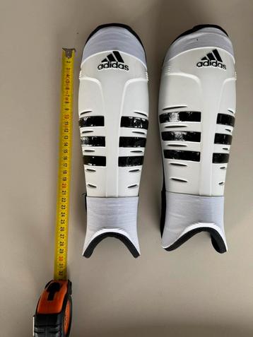 Beenbeschermers Adidas junior beschikbaar voor biedingen
