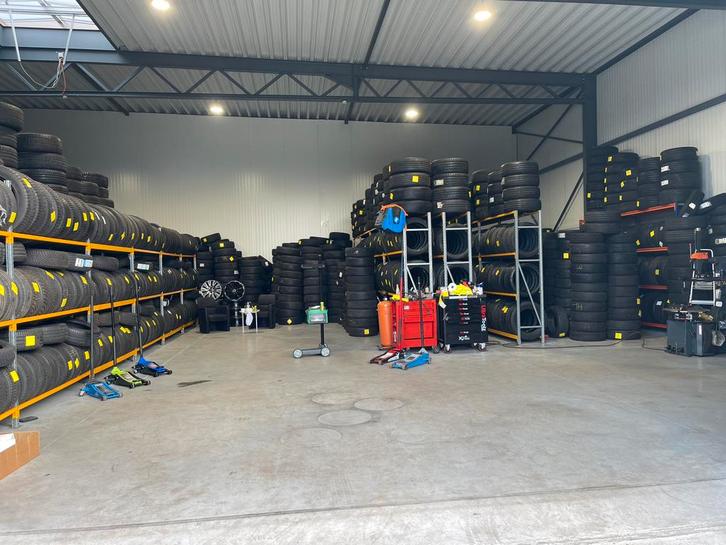 Adres: Groenmolenstraat 22 bus 1 3570 Alken 0493 33 22 28, Immo, Garages & Places de parking