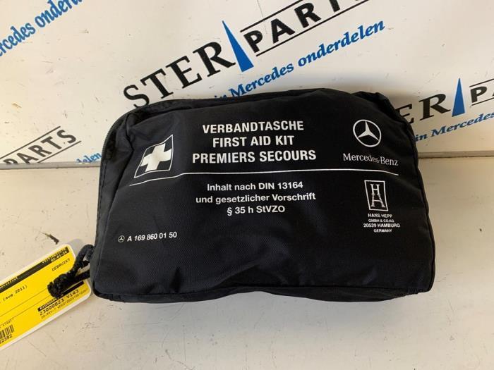EHBO kit van een Mercedes E-Klasse, Auto-onderdelen, Overige Auto-onderdelen, Mercedes-Benz, Gebruikt, 3 maanden garantie, Ophalen of Verzenden