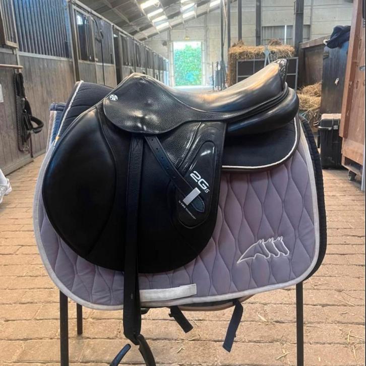 Zwart CWD 2Gs springzadel 17,5 inch MW, Dieren en Toebehoren, Paarden en Pony's | Zadels, Gebruikt, Springen, Ophalen