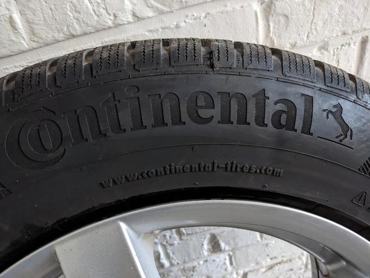 CONTINENTAL winterbanden op aluminium velgen voor 215/65 R17, Auto-onderdelen, Banden en Velgen, Banden en Velgen, Winterbanden