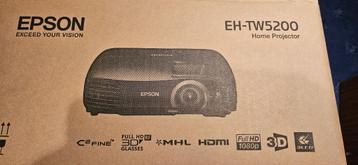 projecteur Epson + ecran  beschikbaar voor biedingen