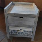Nachtkastje met 2 schuiven, wit gebeitst hout, landelijk, Huis en Inrichting, Slaapkamer | Nachtkastjes, Ophalen, Gebruikt, Hout