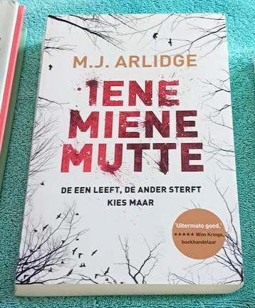 Iene Miene Mutte - MJ Arlidge beschikbaar voor biedingen