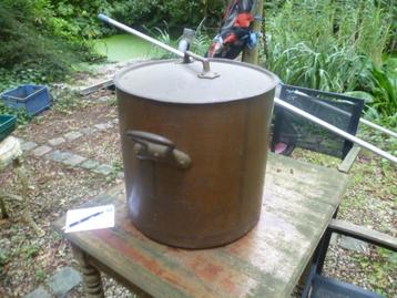 vintage koperen kookpot beschikbaar voor biedingen