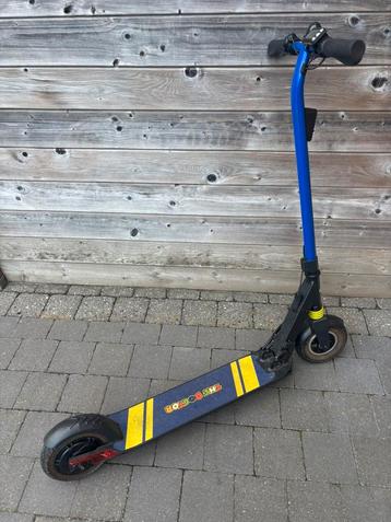 Elektrische step ( werkt maar zonder oplader erbij ) beschikbaar voor biedingen