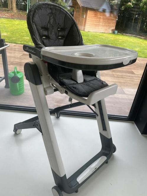 Peg Perego Siesta Follow Me - eetstoel, Kinderen en Baby's, Kinderstoelen, Gebruikt, Meegroeistoel, Aanschuifbaar, Afneembaar eetblad