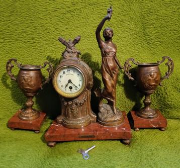 Drie delig schouwgarnituur te koop. beschikbaar voor biedingen