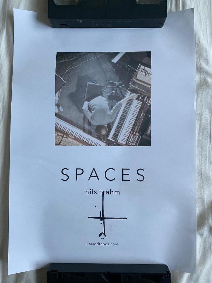 Nils Frahm, gesigneerde Spaces poster (Erased Tapes), Verzamelen, Posters, Gebruikt, Muziek, A1 t/m A3, Rechthoekig Staand, Ophalen