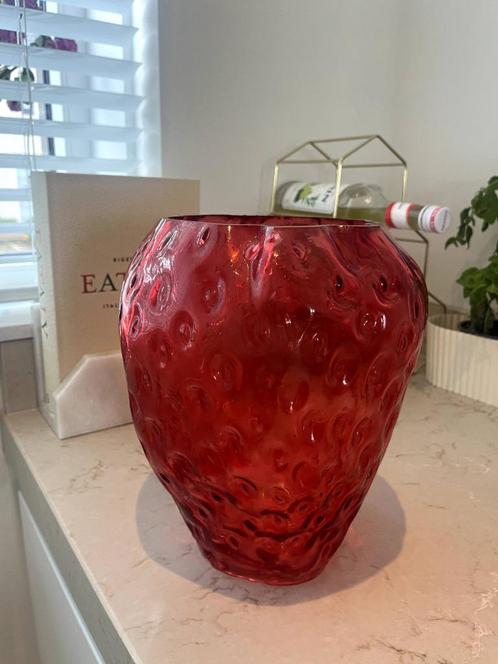 Aardbei vaas Xenos groot, Huis en Inrichting, Woonaccessoires | Vazen, Zo goed als nieuw, Rood, Minder dan 50 cm, Glas, Ophalen of Verzenden