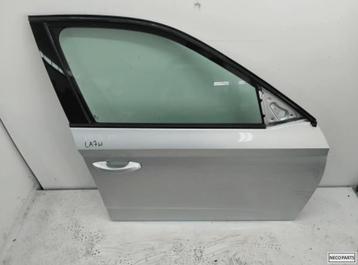 SKODA KAMIQ 658 PORTIER DEUR RECHTS KLEUR LA7W beschikbaar voor biedingen