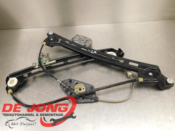 Ruitmechaniek 4Deurs links-achter van een Volkswagen Passat, Auto-onderdelen, Ruiten en Toebehoren, Volkswagen, Gebruikt, 3 maanden garantie