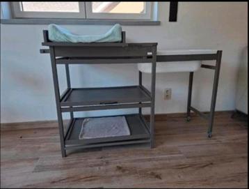 Aankleed-kussen en badje.
Merk: Quax  beschikbaar voor biedingen