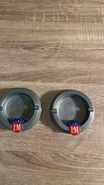 Paar 2 vrij zware asbakken, klein geëmailleerd bordje, Verzamelen