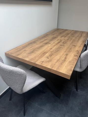 Eettafel nieuw beschikbaar voor biedingen
