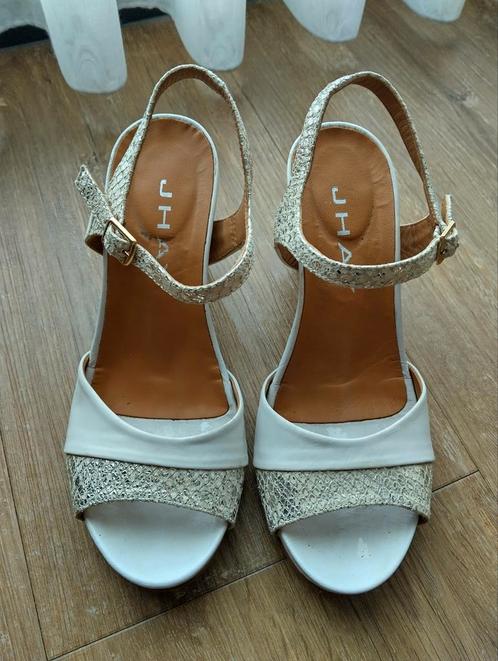 JHAY Zilverkleurige Sandalen met Hak - Maat 37, Kleding | Dames, Schoenen, Zo goed als nieuw, Sandalen of Muiltjes, Ophalen of Verzenden