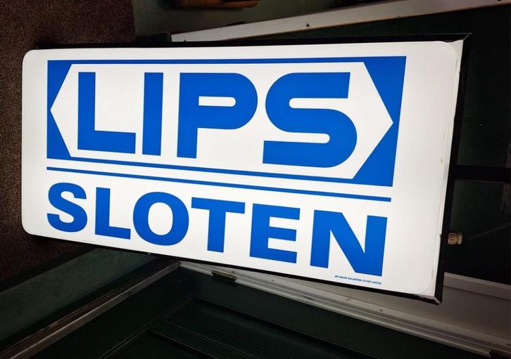 Grote en dubbelzijdige lichtbak reclame Lips Sloten 🔐🔑, Verzamelen, Merken en Reclamevoorwerpen, Zo goed als nieuw, Lichtbak of (neon) lamp