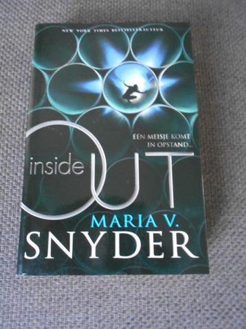 Inside out -Maria V. Snyder, Enlèvement ou Envoi, Neuf