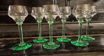 6 art deco uranium glazen beschikbaar voor biedingen