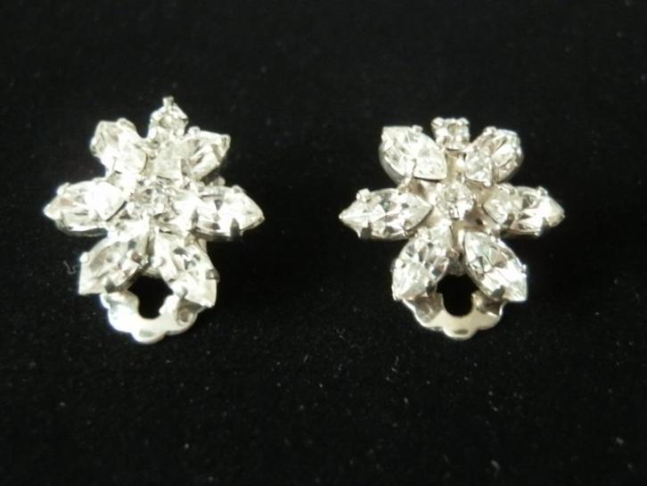 Nt jewelry. Oorbellen. Vintage., Bijoux, Sacs & Beauté, Boucles d'oreilles, Comme neuf, Puces ou Clous, Autres matériaux, Autres couleurs