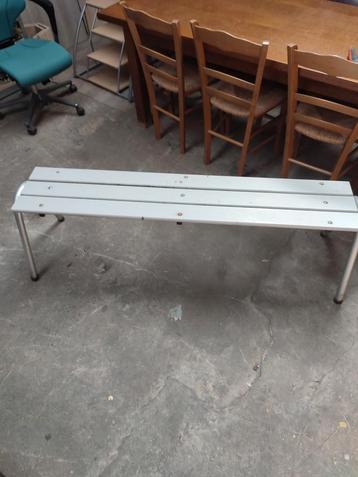 banc de jardin ( prix 10 euros ) 