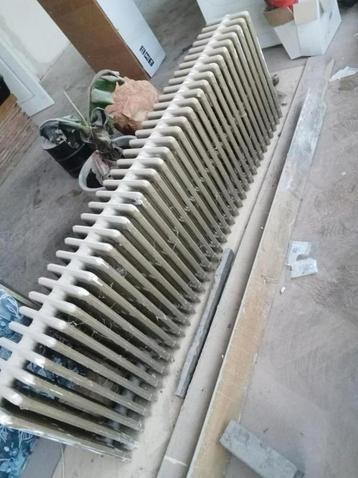 12 stuks gietijzer radiatoren te koop beschikbaar voor biedingen