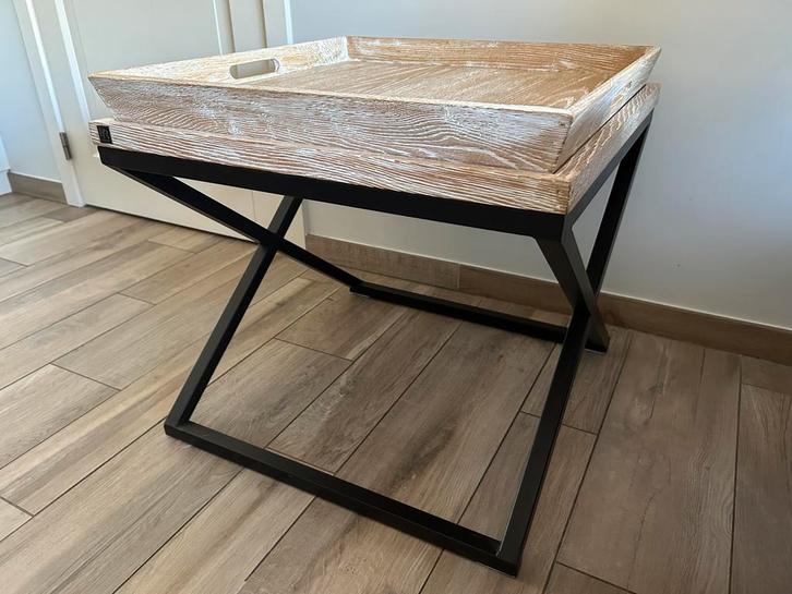 Eiken bijzettafel met zwarte stalen onderstel, Huis en Inrichting, Tafels | Sidetables, Zo goed als nieuw, Ophalen