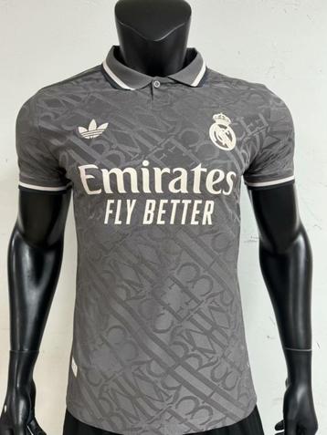 3e kit du Real Madrid taille M 24/25 disponible aux enchères