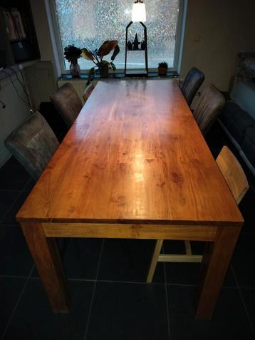 Massief houten eettafel  beschikbaar voor biedingen