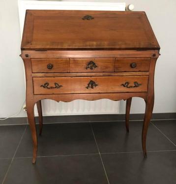 Secretaire beschikbaar voor biedingen