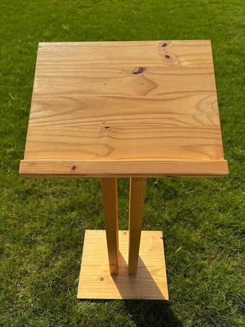 Pupitre en bois massif (location) beschikbaar voor biedingen