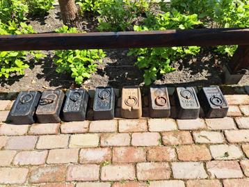 Oude gewichten 20 kg per stuk. 8 stuks. beschikbaar voor biedingen