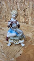 Statuettes en biscuit de porcelaine, Enlèvement