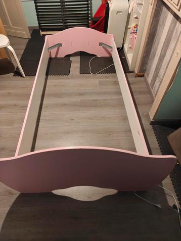 Kinderbed meisje plus lattenbodem  beschikbaar voor biedingen