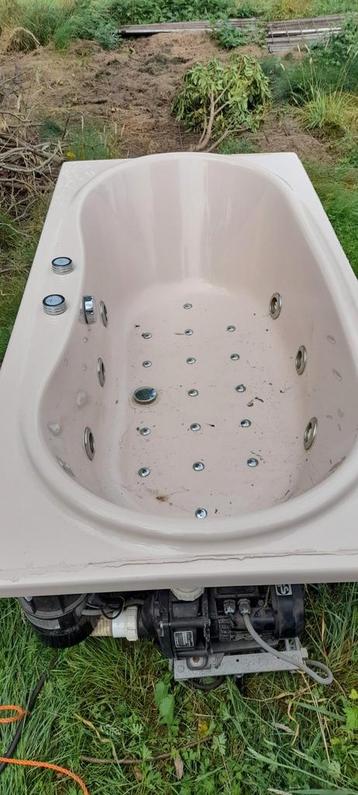 ligbad massage/bubbel beschikbaar voor biedingen