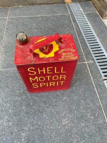 Ancien bidon de pétrole Shell