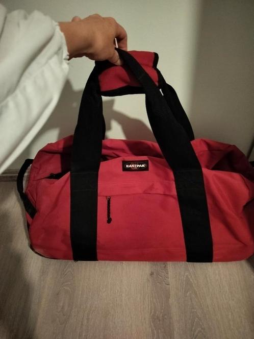 Sac de voyage Eastpak rouge bordeaux, Bijoux, Sacs & Beauté, Sacs | Sacs de voyage & Petits Sacs de voyage, Utilisé, Rouge, 80 cm ou plus