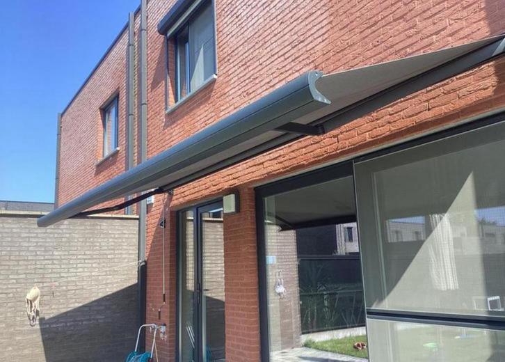 Zonneluifel 5m breed 2m uitval.Reeds gedemonteerd van myur, Tuin en Terras, Zonneschermen, Zo goed als nieuw, Knikarmscherm, 150 tot 300 cm