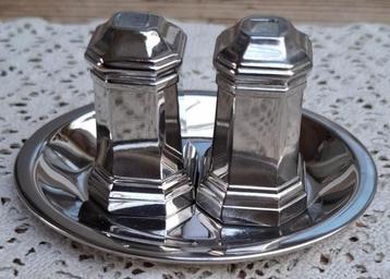 Brocante verzilverd peper & zout stelletje + onderschaaltje beschikbaar voor biedingen