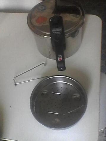 a vendre casserole seb neuve beschikbaar voor biedingen