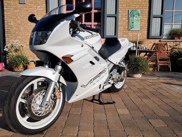 Iconische Honda VFR750F RC36 te koop beschikbaar voor biedingen