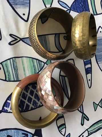 4 vintage armbanden beschikbaar voor biedingen